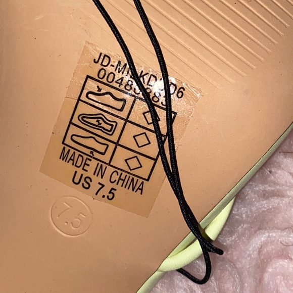 Heels - Picture 3 of 3